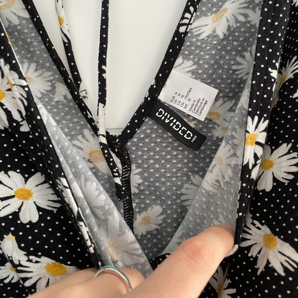 H&M 🌼 romper 🌼 - Picture 2 of 4